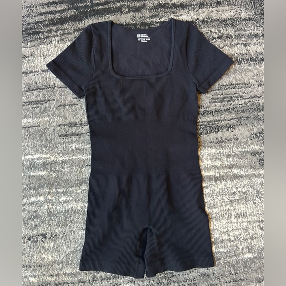 AMAZON Thick Ribbed Body Sculpting One Piece Square Neck Shortsie - Picture 3 of 9